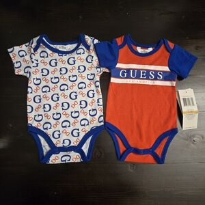 GUESS 2 Pack Infant Baby Bodysuits Short Sleeve Size 0-3m Red Blue NWT/NWOT